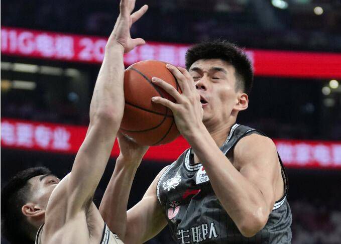 战报天皇杯：川崎前锋8:7柏太阳神，天皇杯夺冠，晋级亚洲精英赛在今天下午结束的一场日本天皇杯决赛中，川崎前锋经过点球鏖战，最终击败柏太阳神，继2020赛季之后再次夺得天皇杯冠军。